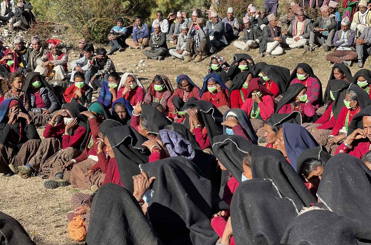 जुम्लामा भैलो र धाउँशिला गाइँदै। तस्बिरः माधव चौलागाईं